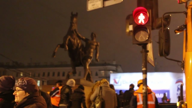 Решетку Аничкова моста собрали по кусочкам