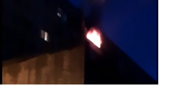 Появилось видео ночного пожара в Петербурге, унесшего жизни 4 человек