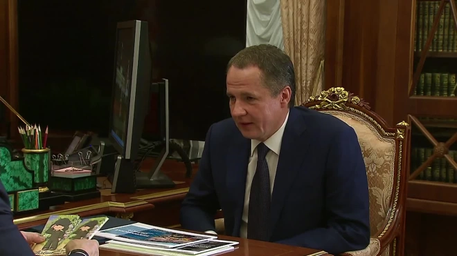 Белгородский губернатор подарил Путину шоколад "Алешка"