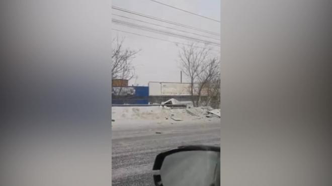 Пассажирский автобус упал с моста в Челябинске