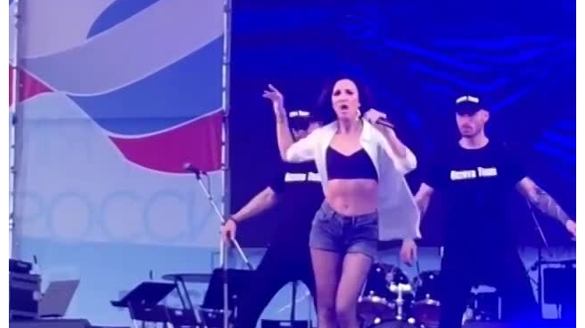 Ольга Бузова платит фанатам за подпевку на концертах 200 рублей