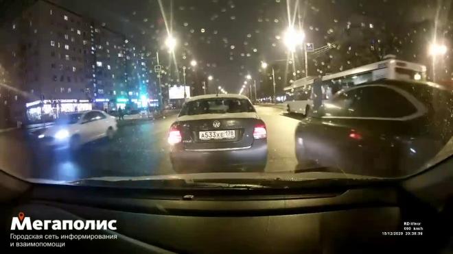 В аварии с перевернувшимся авто в Кировском районе никто не пострадал