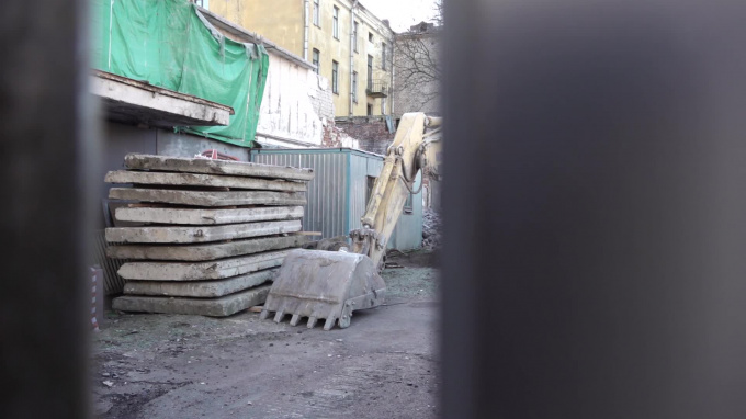 Видео: в Выборге сносят бывший кинотеатр 