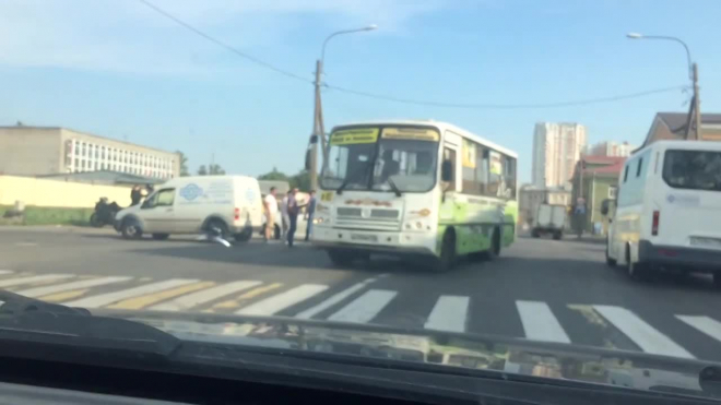 На перекрестке Коммуны и 2-й Жерновской сбили молодого человека