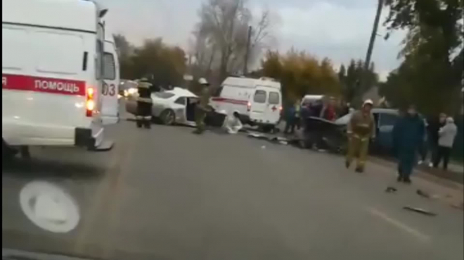 Жуткие кадры из Барнаула: В аварии на Аванесова машины превратились в груду железа