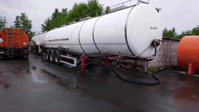 В Киришах выявили хищение сотен тонн дизельного топлива  из нефтепровода
