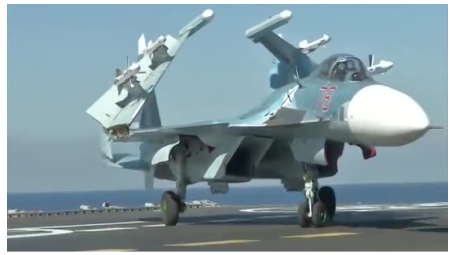 Видео: российские Су-33 вылетают с крейсера "Адмирал Кузнецов",  чтобы бомбить боевиков в Сирии