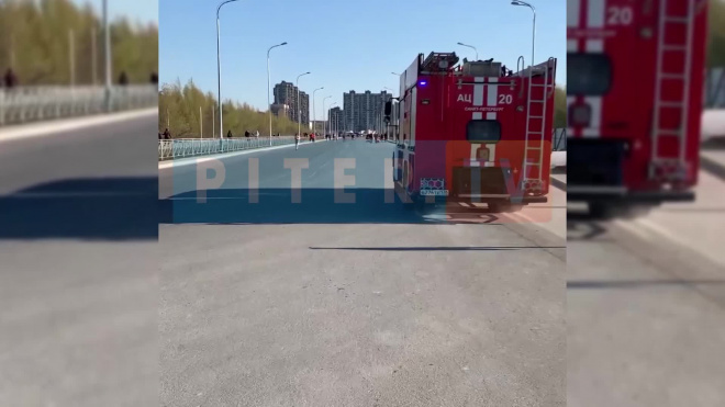 На улице Адмирала Черокова через громкоговоритель пожарной машины предупредили петербуржцев