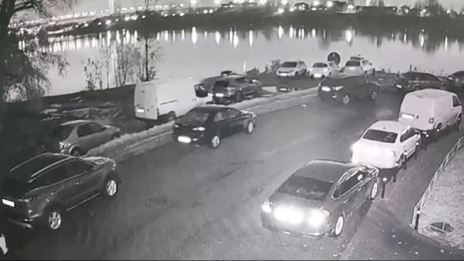 Перед судом предстанет водитель автомобиля, скатившегося в Неву