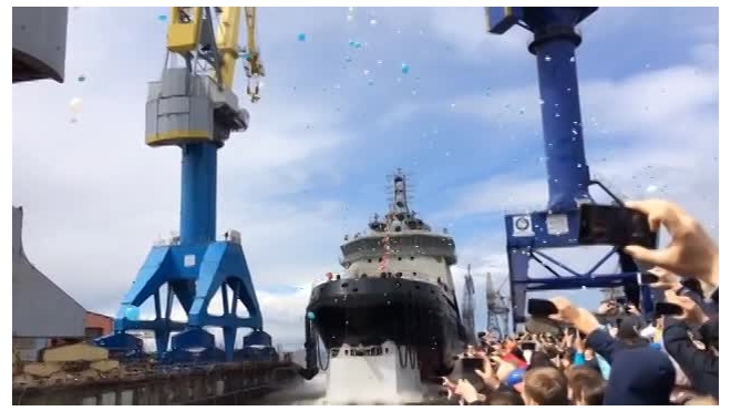Появилось видео спуска на воду ледокола "Илья Муромец" в Петербурге