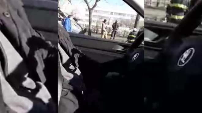 Видео: на Автовской улице перевернулся легковой автомобиль