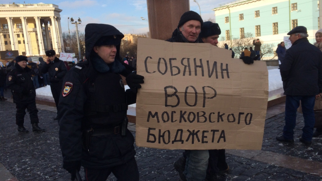Москвичей тошнит от автобусов и Собянина: как проходит митинг в защиту троллейбусов