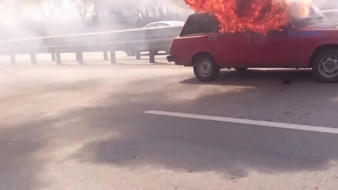 В автопожаре на Мурманском шоссе серьезно обгорел водитель легковушки