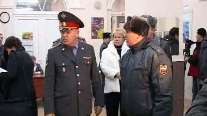 Избирательные участки Петербурга проверяют собаки и полиция