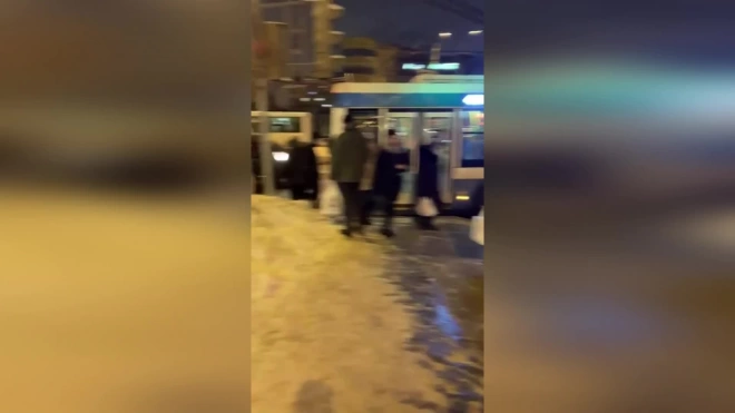 Из-за аварии на пересечении улицы Генерала Симоняка и проспекта Ветеранов "встали" троллейбусы