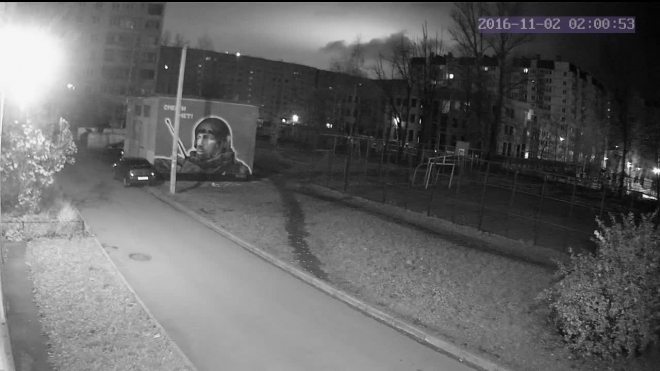 Неизвестный вандал, испортивший портрет Моторолы в Металлострое, попал на видео