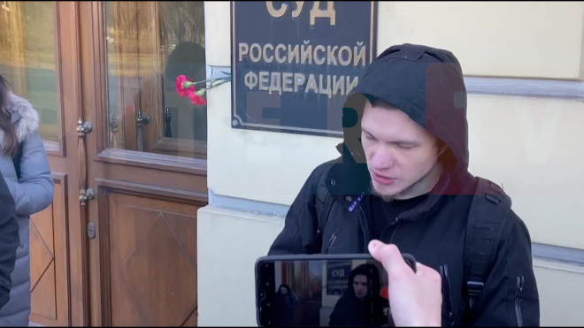 Видео: обращение петербуржца к судам