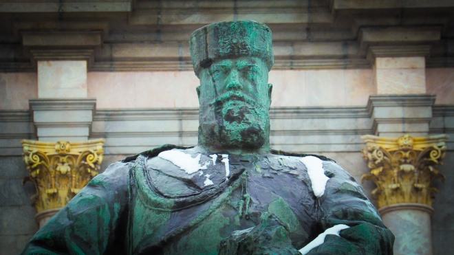 Памятник Александру 3 во дворе Мраморного дворца