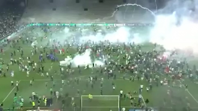 Фанаты "Сент-Этьена" устроили беспорядки после вылета команды в Лигу 2