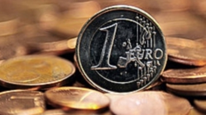 Курс доллара и евро резко подросли, прибавив по шесть рублей
