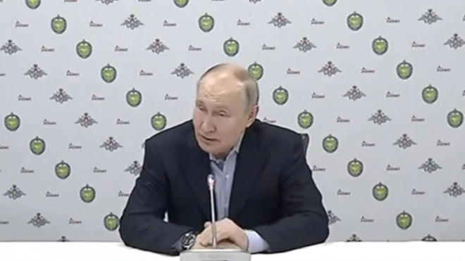 Путин: инфляция в РФ "чуть-чуть поднялась", но все контролируемо
