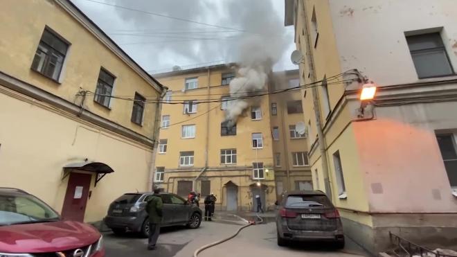 В пожаре на улице Декабристов в Петербурге пострадали пять человек