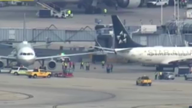 Видео из Чикаго: Два самолета не смогли разъехаться в аэропорту