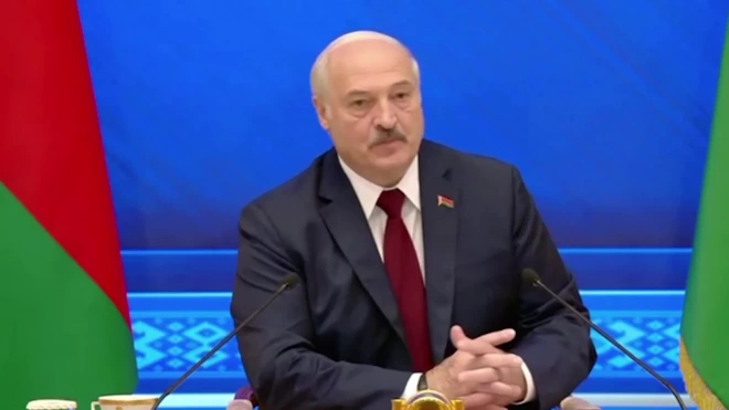 Лукашенко: Белоруссия сохранила экономику, отказавшись от комендантского часа