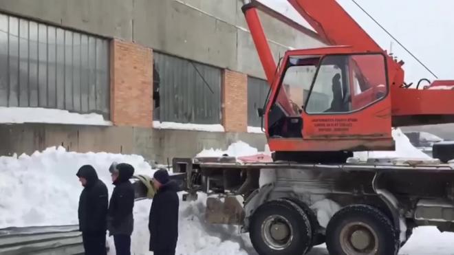 Тело погибшего извлекли из-под завалов ангара в Калужской области