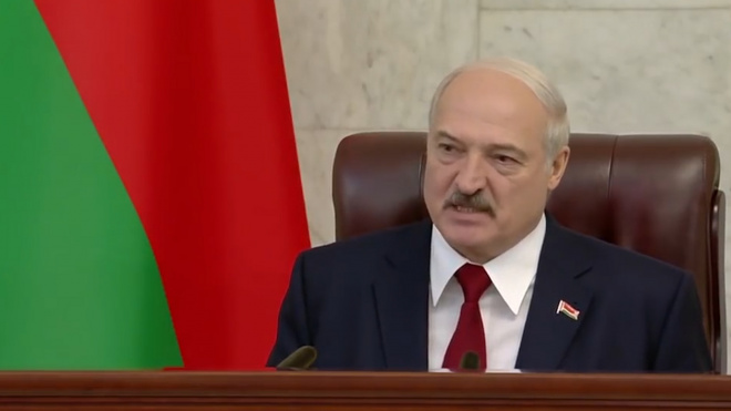 Лукашенко попросил Россию не "наклонять" Белоруссию