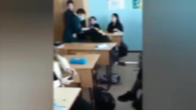 Уборщица уволилась из школы в Хабаровске после драки с семиклассником