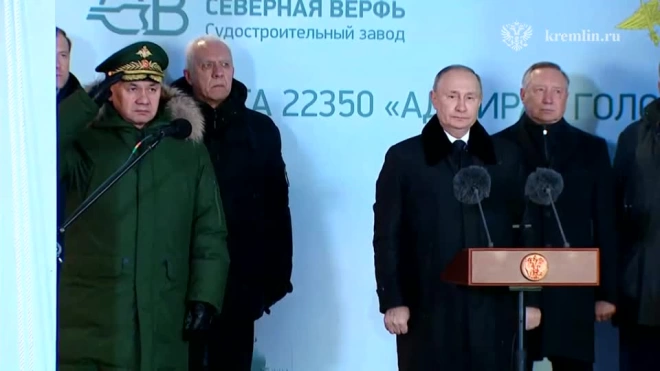 Путин разрешил поднять флаг на трех новых кораблях