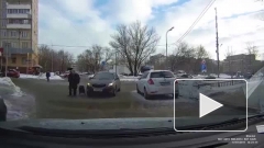 Московский водитель пытался наехать на бабушку с тележкой