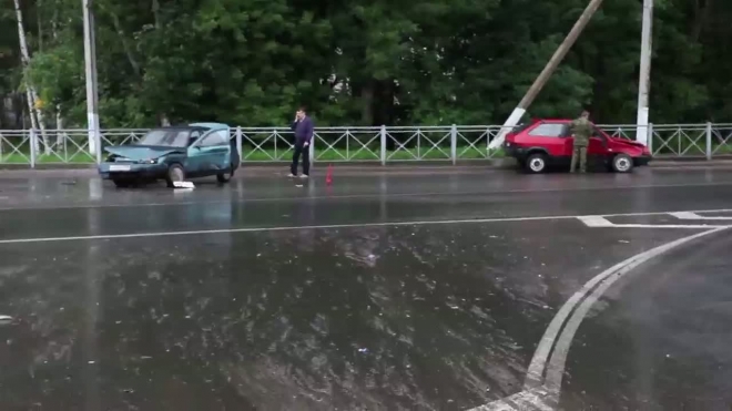 ДТП на Дороге жизни. Один из автомобилей восстановлению не подлежит 