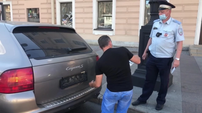 В Петербурге за выходные инспекторы ДПС поймали более сотни "машин-призраков"