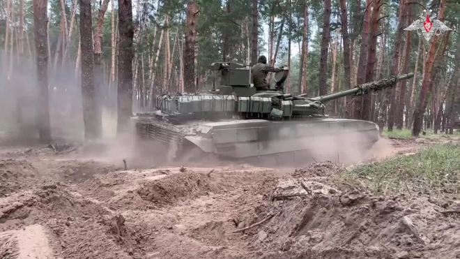 Т-90М "Прорыв" на краснолиманском направлении нанес огневое поражение по опорникам ВСУ