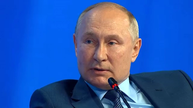 Путин ответил на вопрос, признают ли главреда "Новой газеты" иноагентом