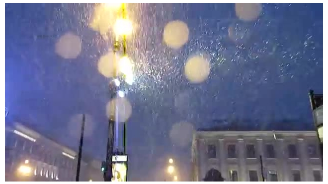 Весенний снегопад парализовал Петербург