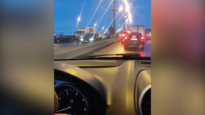 Массовое ДТП на Ушаковской развязке стало причиной транспортного коллапса 