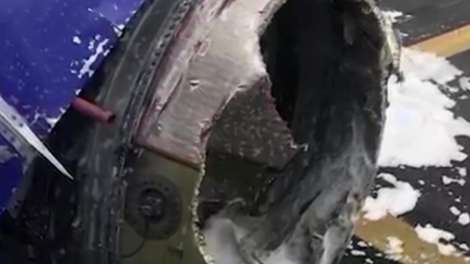 Southwest Airlines: Из-за взрыва двигателя самолета погиб 1 человек и 7 пострадали