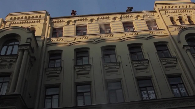 Жилищный комитет ищет в центре Петербурга фасады, угрожающие упасть на прохожих