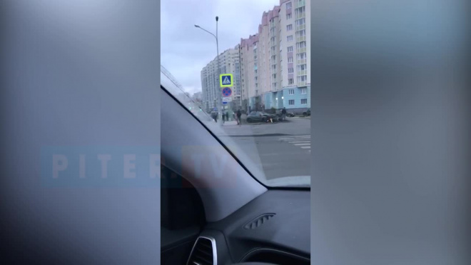На пересечении Героев и Маршала Захарова машина вылетела на тротуар 
