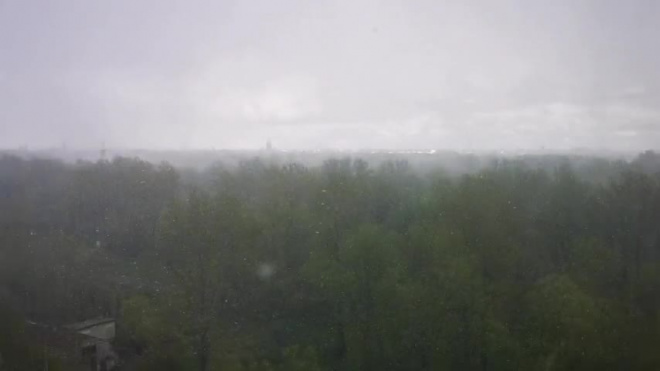 Непогода портит настроение петербуржцев уже второй день