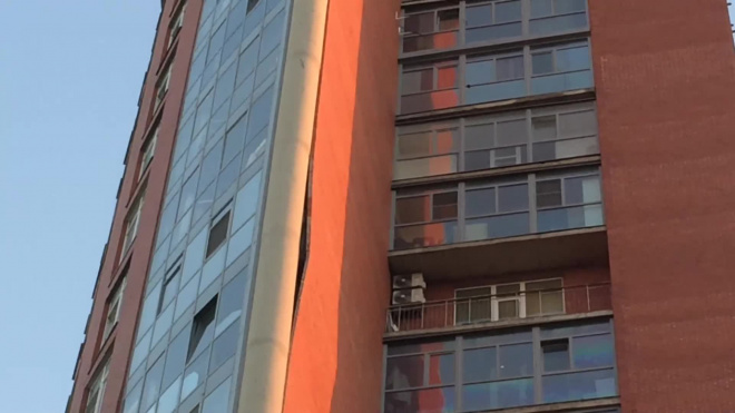 Видео: На улице Подвойского сохраняется аварийная ситуация