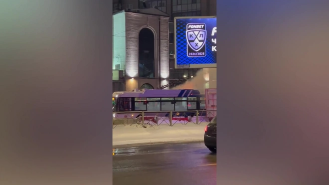 На Коломяжском проспекте полыхал троллейбус