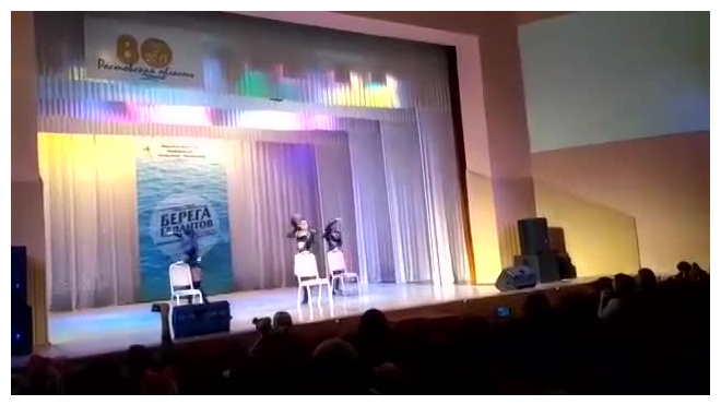 В Таганроге на детском конкурсе талантов выступили полуголые девушки с эротическим танцем