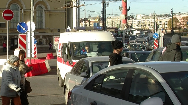 Ремонт Дворцового остановил не только авто, но и пешеходов
