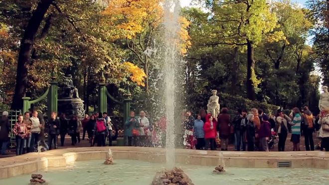 Посетители пришли в Летний сад попрощаться с фонтанами