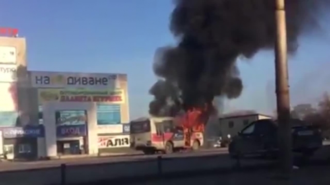 Страшное видео из Уфы: дотла выгорел пассажирский автобус