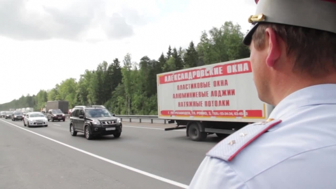 В Петербурге полицейские авто снова калечат людей: в тройном ДТП с участием машины ГИБДД пострадала девушка